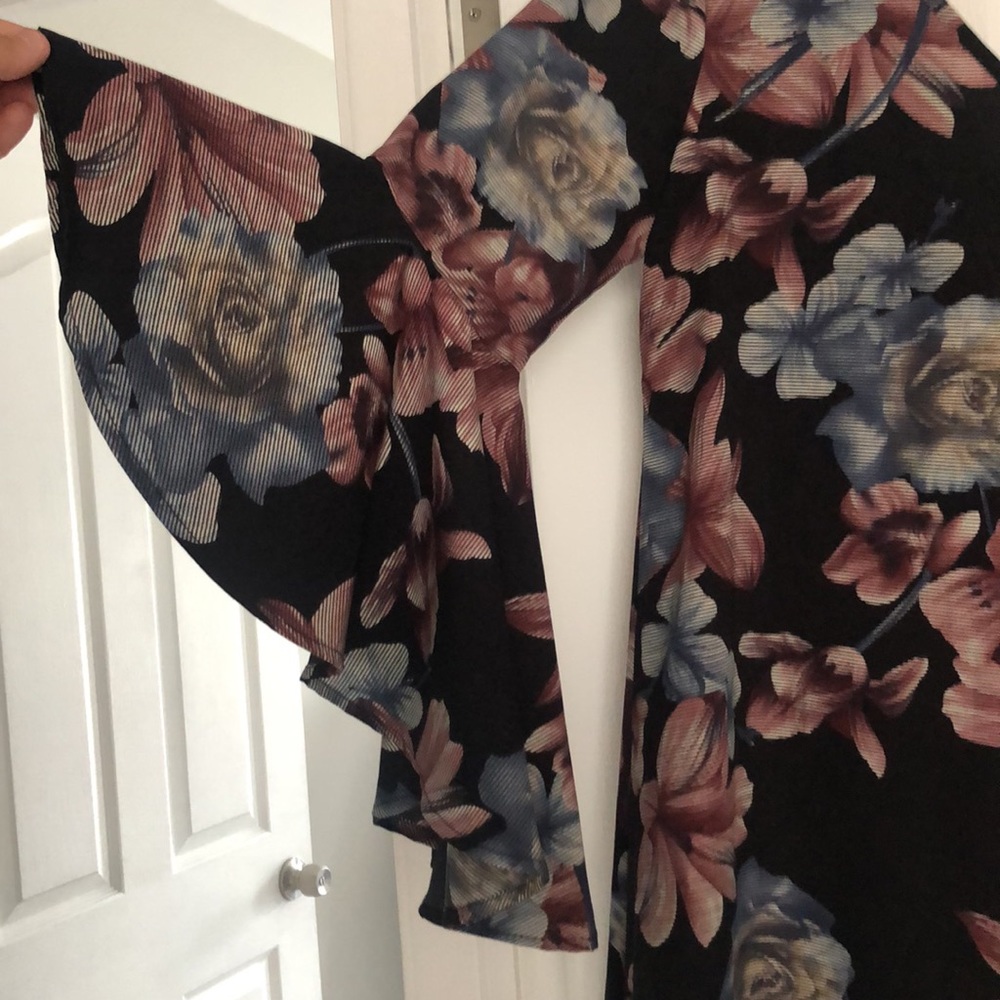 Too small - Picture 2 of 4